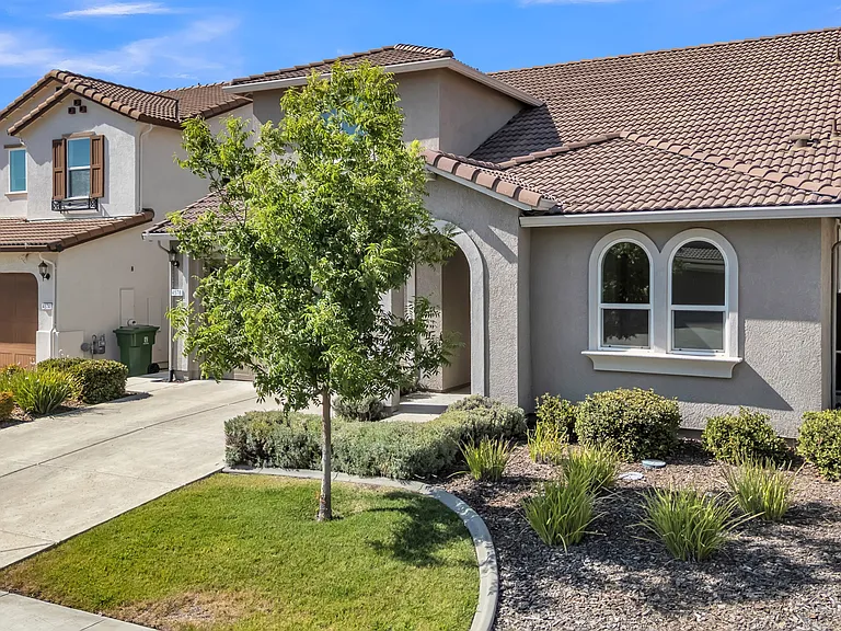 4578 Flagstaff Dr — Photo 3
