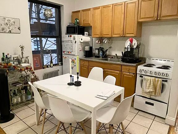 2nd image of 200 W 94th St #5N