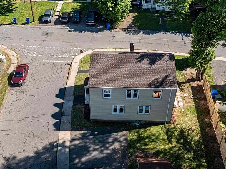 163-165 Woodlawn Cir — Photo 5