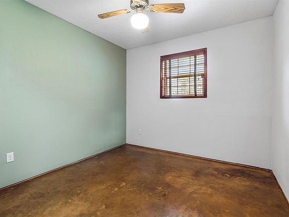 5th image of 626 Meadowlark Ln