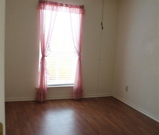 5th image of 608 Coleman Ave