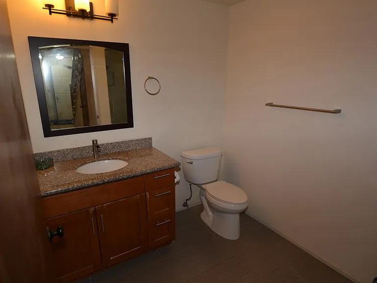 9522 1st Ave NE #B — Photo 9