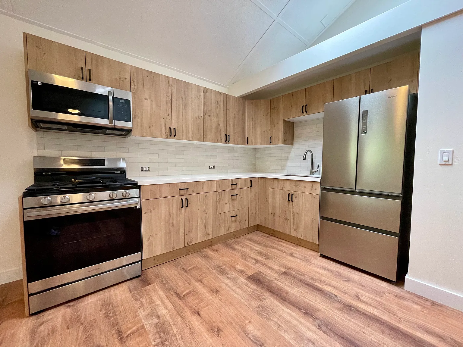 5-785G Kuhio Hwy — Photo 2