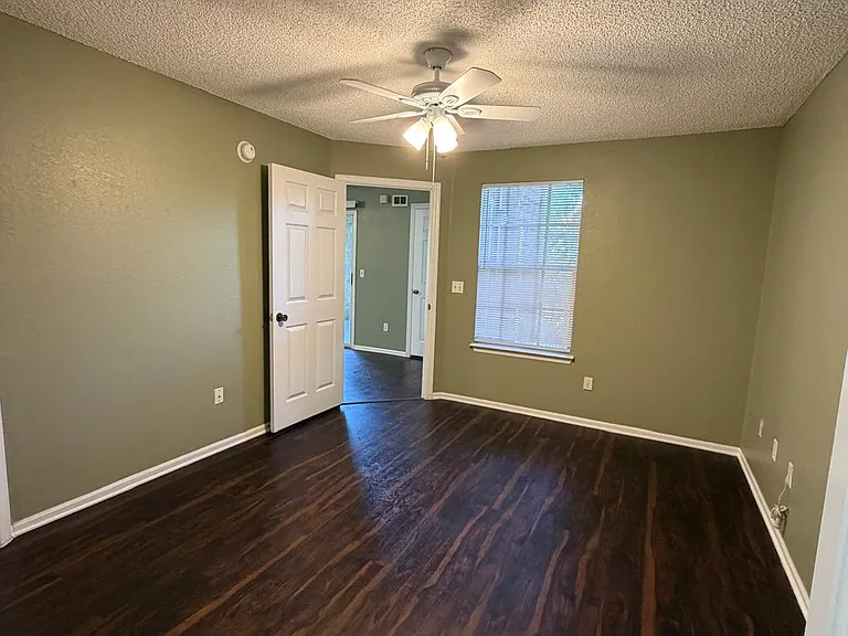 5124 Park Central Dr #527 — Photo 17