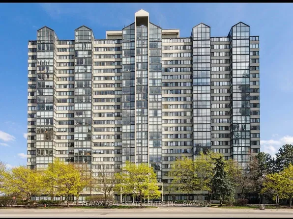 350 Webb Dr #411, Mississauga, ON L5B 3W4