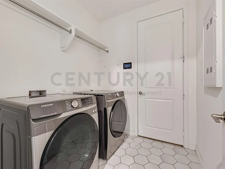 536 Cedarwood St — Photo 32