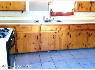 17 Clinton Ave, Eatontown, NJ 07724