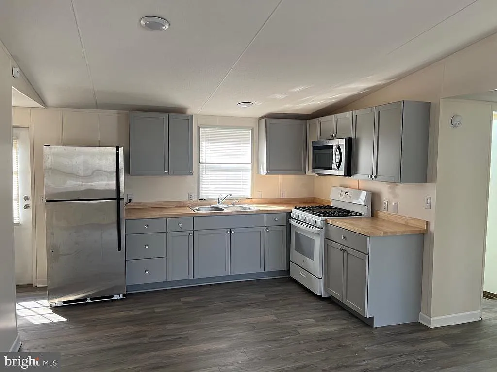 3 bed, 2.0 bath, $1,550 — Photo 2