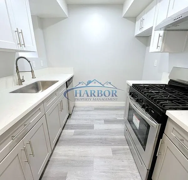 2315 S Grand Ave #12 — Photo 5
