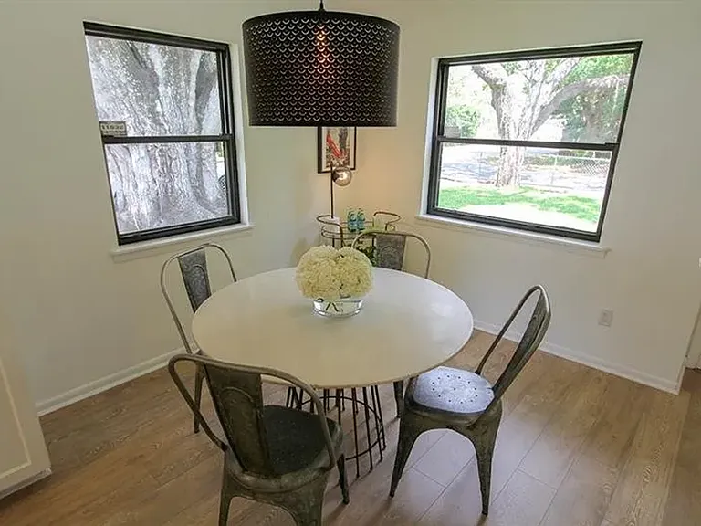 1301 E Cayuga St — Photo 12
