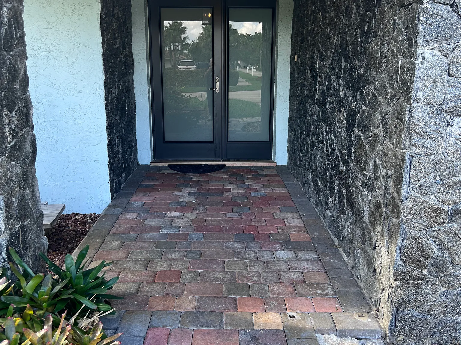 4 bed, 1937 sqft, $4,950 — Photo 2