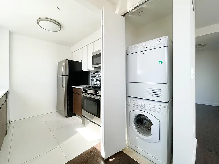 310 E 2nd St #11D — Photo 8