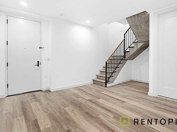 4th image of 770 Lexington Ave #105