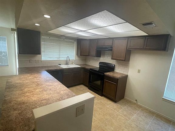 3rd image of 16502 Lonesome Quail Dr