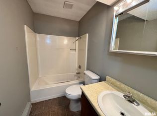 2080 W Washington St #12, Springfield, IL 62702