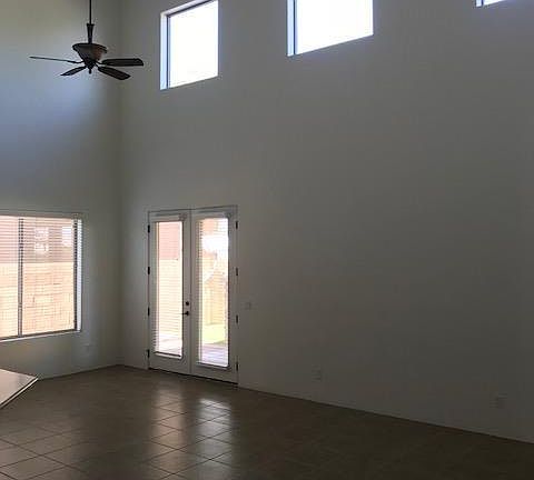 5th image of 1922 N Ashland Cir