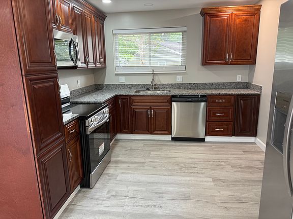 4th image of 3417 Rainey Rd