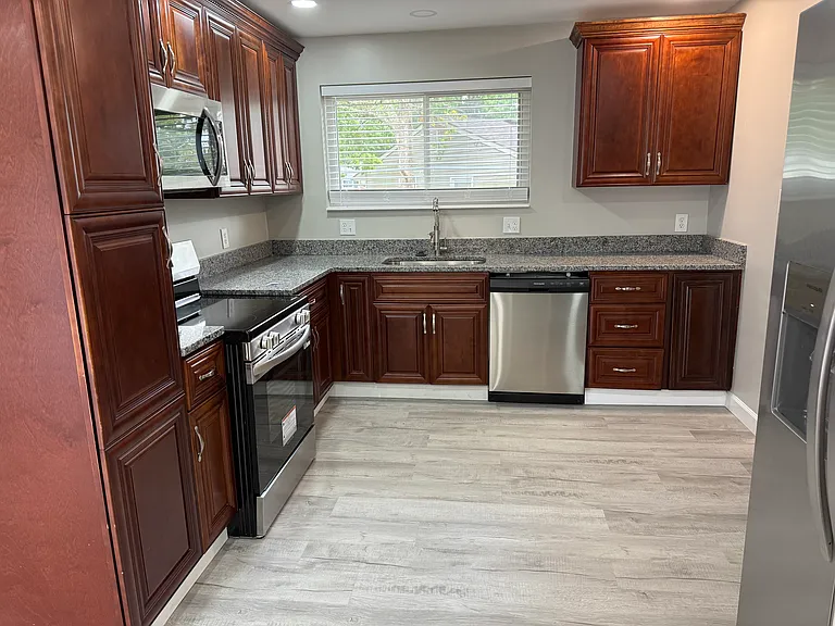 3417 Rainey Rd — Photo 4