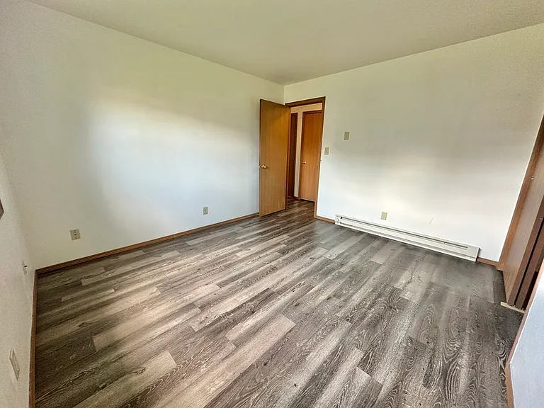 320 Joseph St — Photo 10