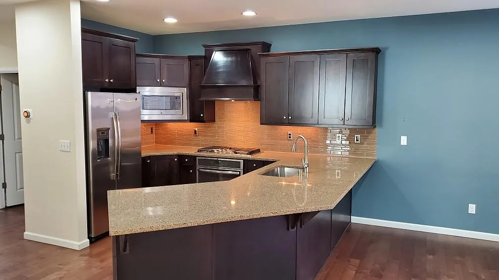 4 bed, 2.5 bath, 2200 sqft, $3,595 — Photo 3