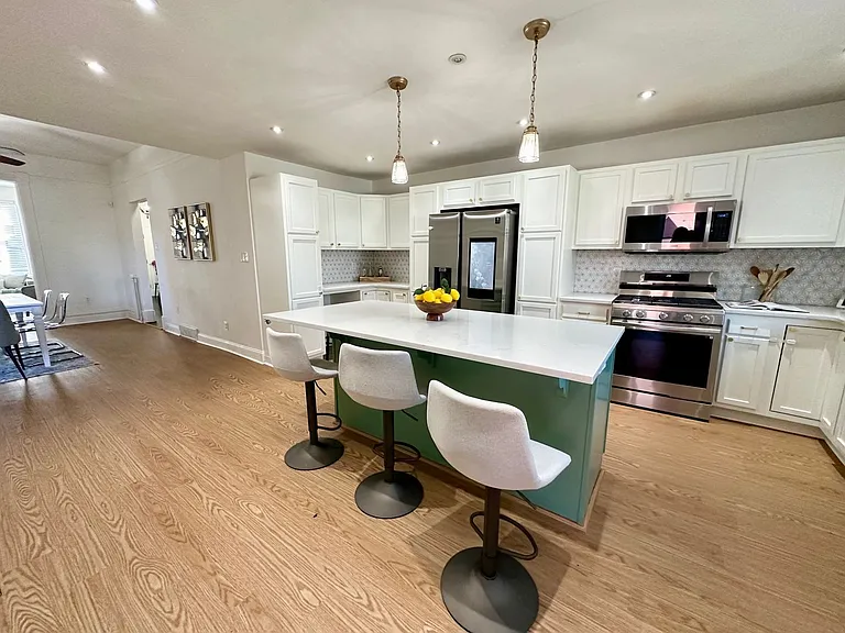 715 N Beatty St — Photo 5
