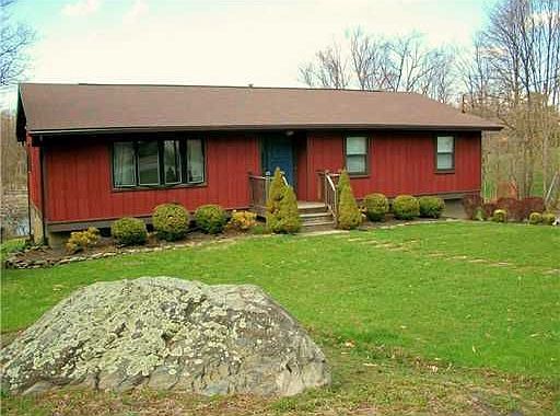 2nd image of 4 Ridgefield Ln