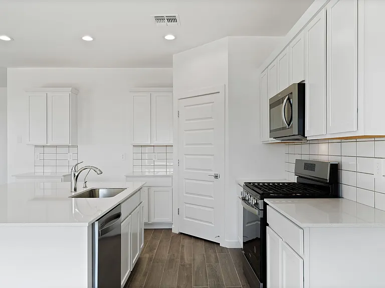 12437 W Old Farm Dr — Photo 8