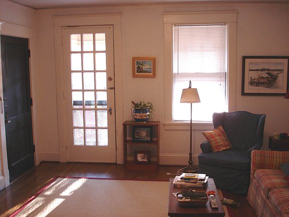 4th image of 3010 W Grace St