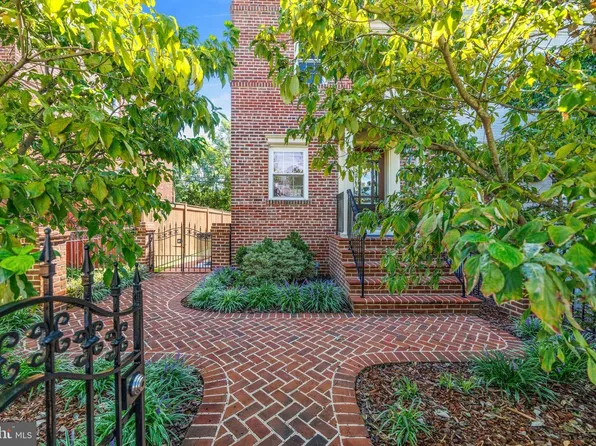 323 Mount Vernon Ave, Alexandria, VA 22301