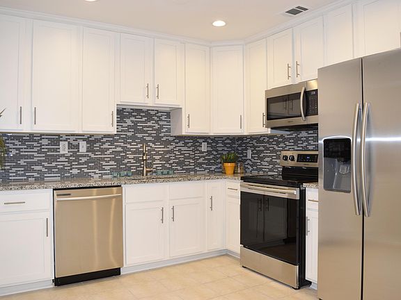 5th image of 1276 Nantucket Ave