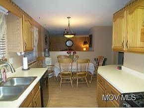 4th image of 130 Captain Ames Dr