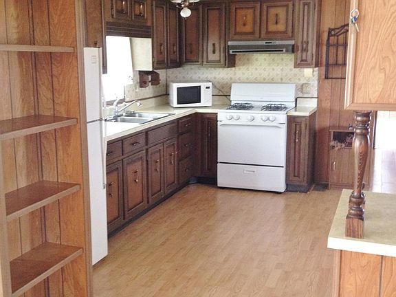 4th image of 704 Zuercher Ln