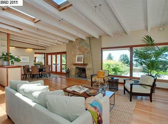 3rd image of 26 Arlmont Dr