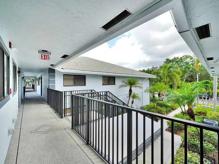 15011 Ashland Cir #23 — Photo 43