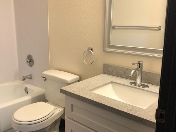 710 NE 42nd St APT 202