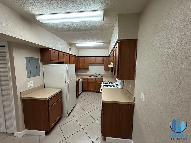 1355 Drew St — Photo 4