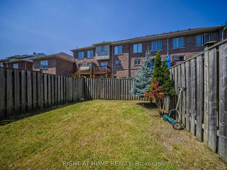 38 Warrington Way — Photo 24