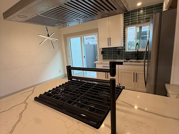 5th image of 1345 Grove Ave #1345