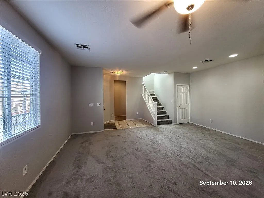 3 bed, 2.5 bath, 1739 sqft, $1,895 — Photo 3