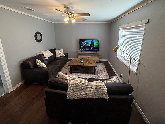 2nd image of 607 La Caverna St