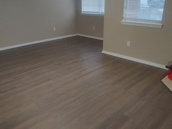 2nd image of 624 W Iowa Ave #624
