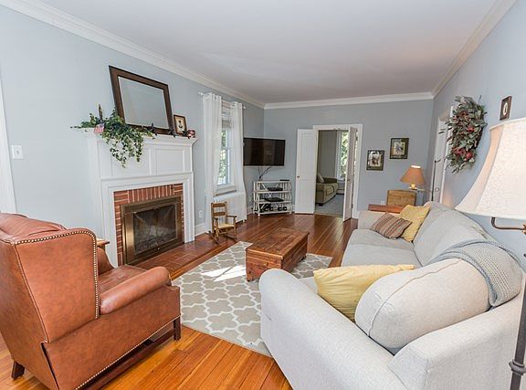 2nd image of 516 Ingleside Ave