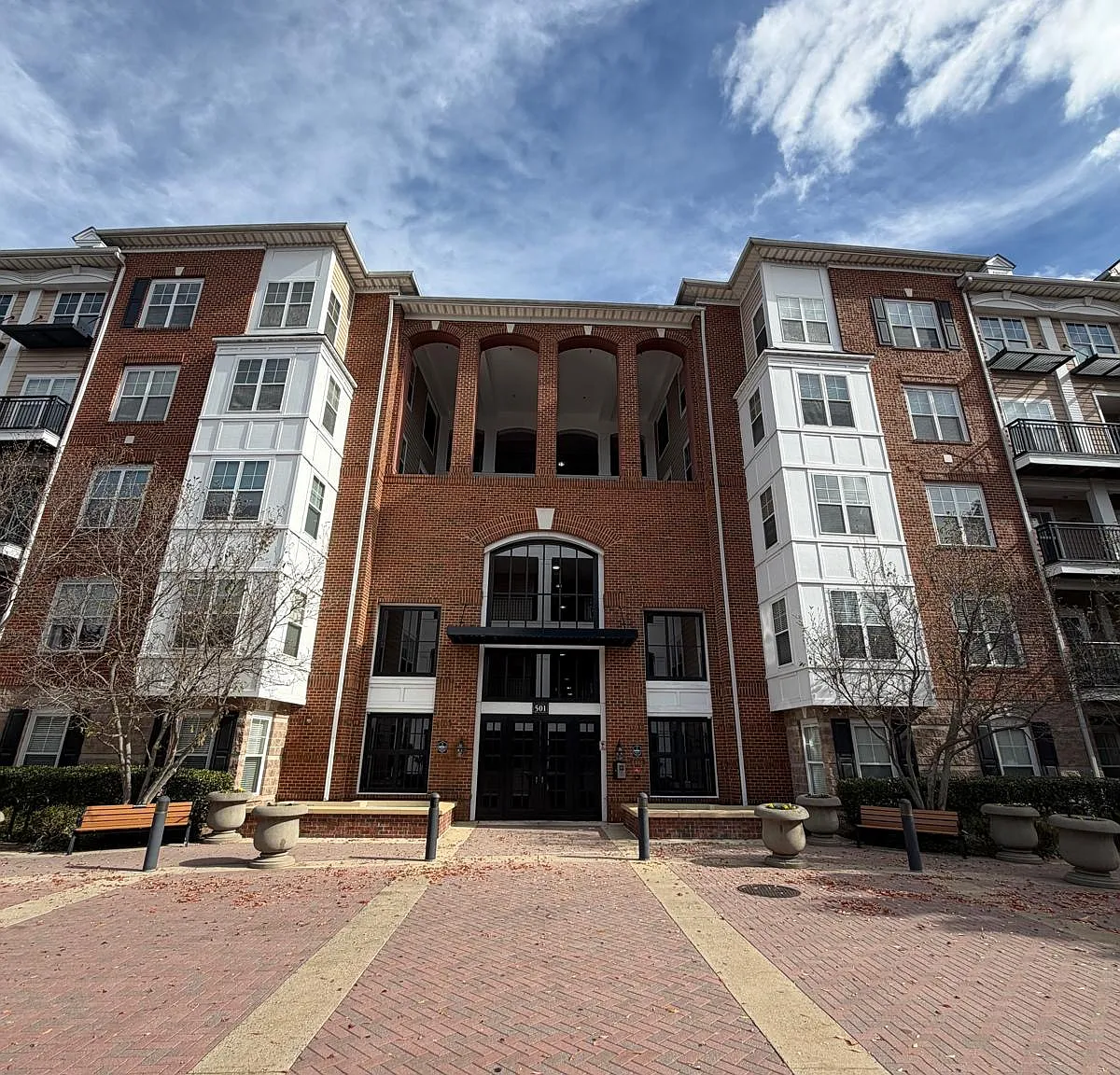 2 bed, 1085 sqft, $2,300 — Photo 1