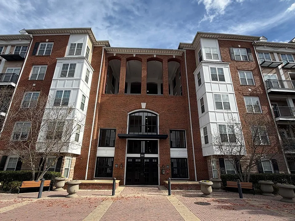 501 Hungerford Dr #356