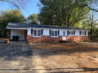 1606 Crest Dr, Aberdeen, NC 28315