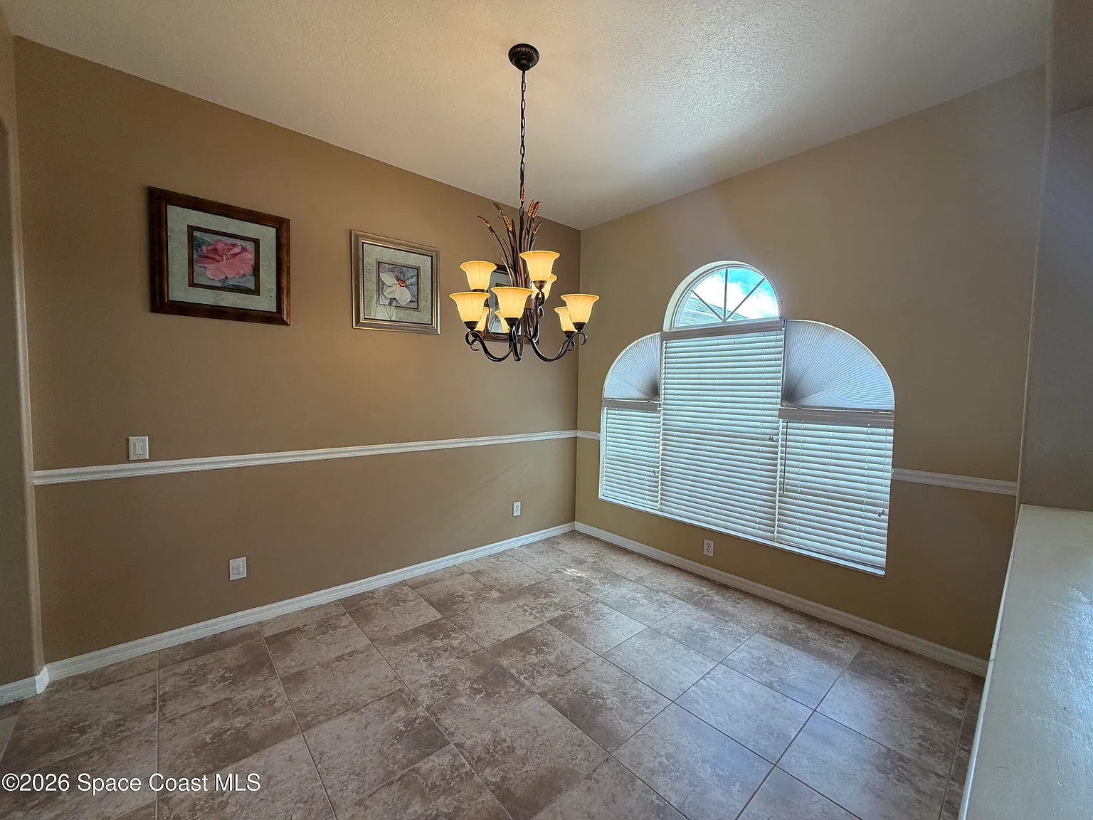 4 bed, 2.0 bath, 2252 sqft, $3,200 — Photo 3