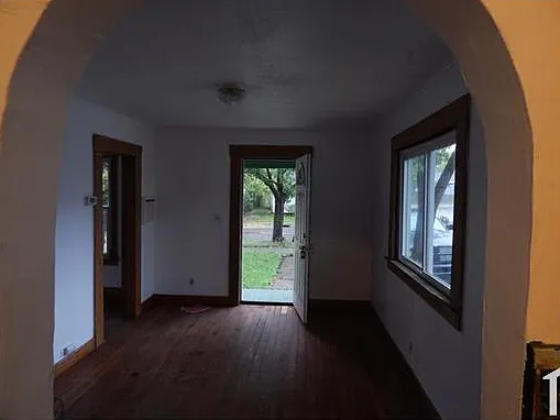 316 S Francis Ave — Photo 3