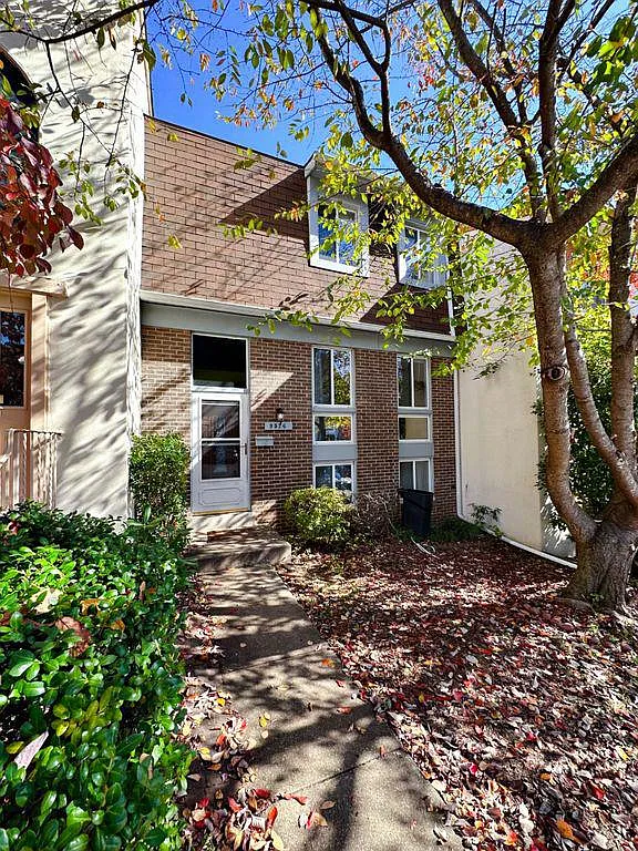 9526 Miranda Ct — Photo 1