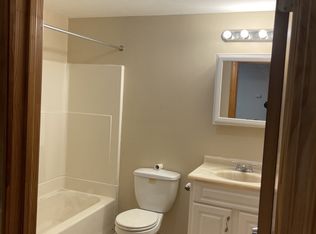 24 Holyoke St #4B, Easthampton, MA 01027
