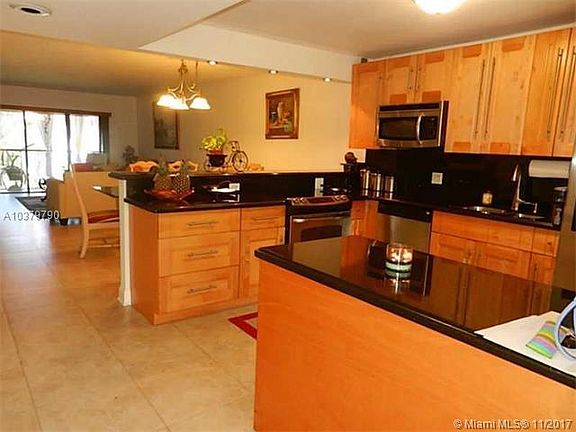 3rd image of 421 Lakeview Dr APT 202